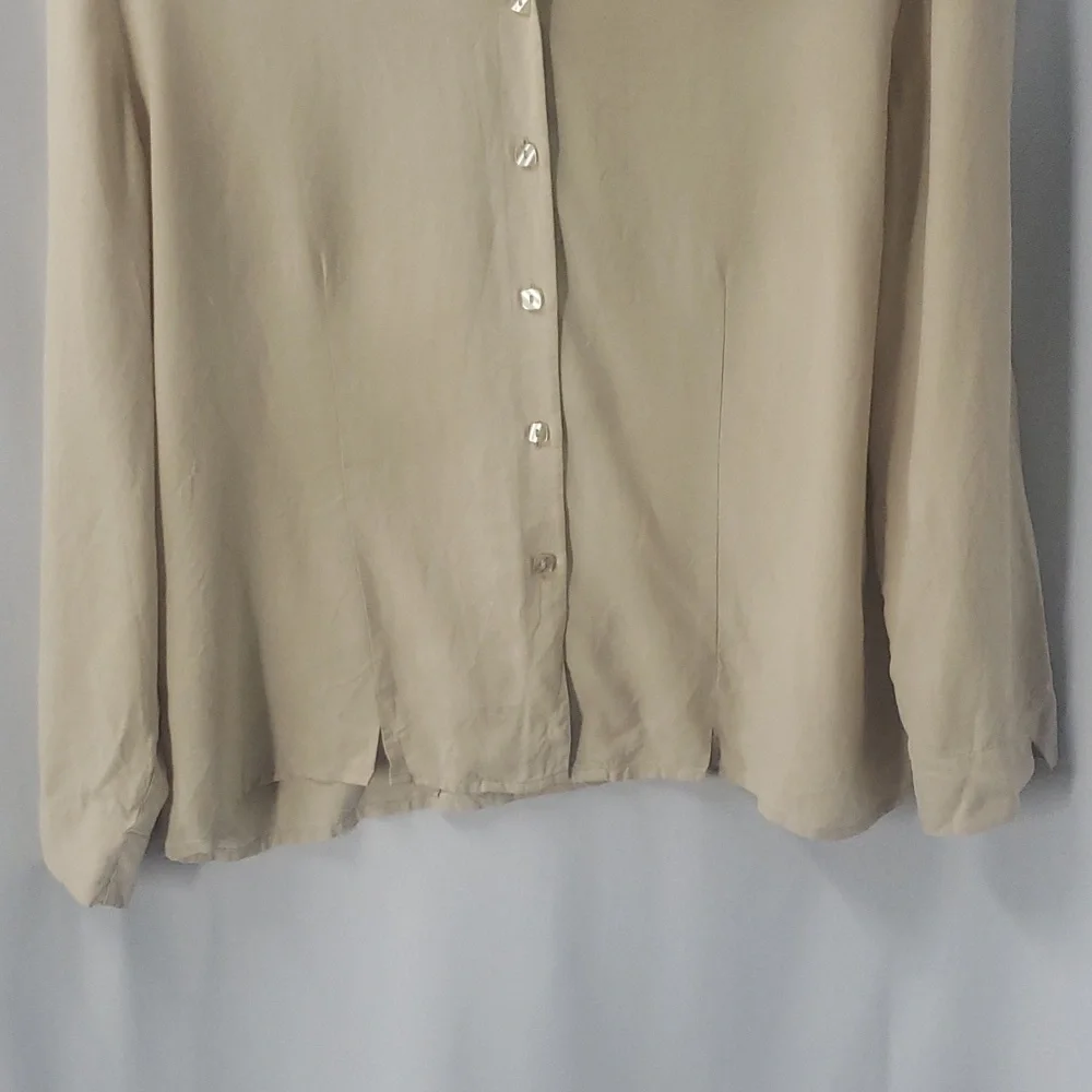 💯% Silk “Anne Carson” Button Up Blouse Size LP - Picture 3 of 8